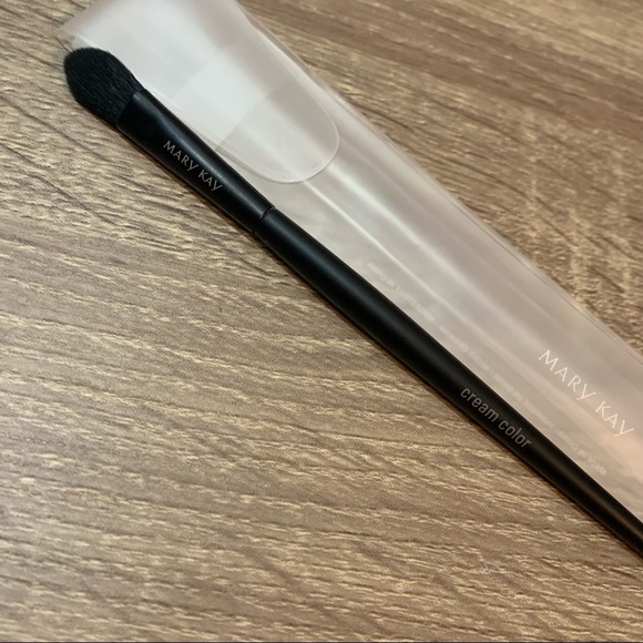 Cream color brush - Picture 3 of 3